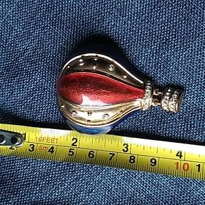 Beautiful Vintage hot air balloon pin/brooch
